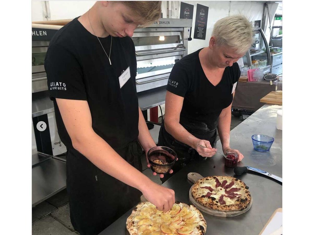 Smålands bästa pizzabagare kaffestugan i böda bakar pizza i sveba dahlen elektrisk pizzaugn high temp