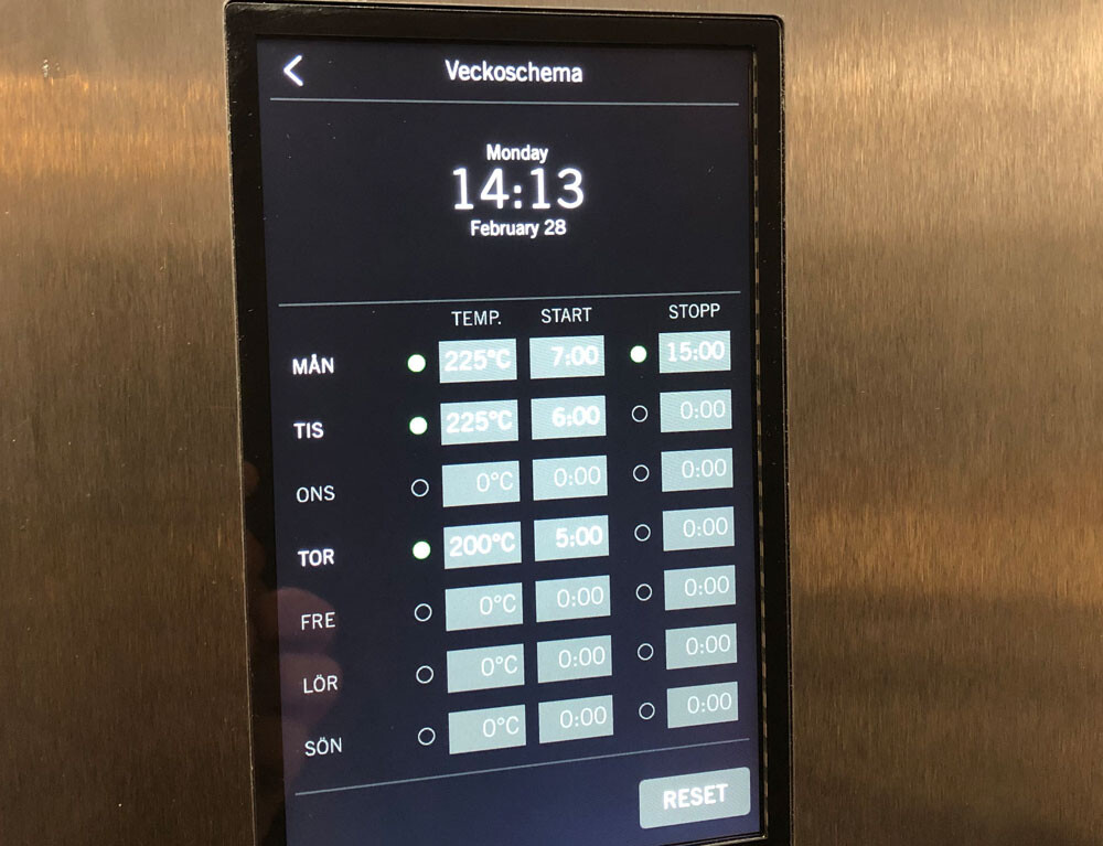 Smarta ugnsfunktioner veckoschema temperatur start stopp kontrollpanel Sveba Dahlen