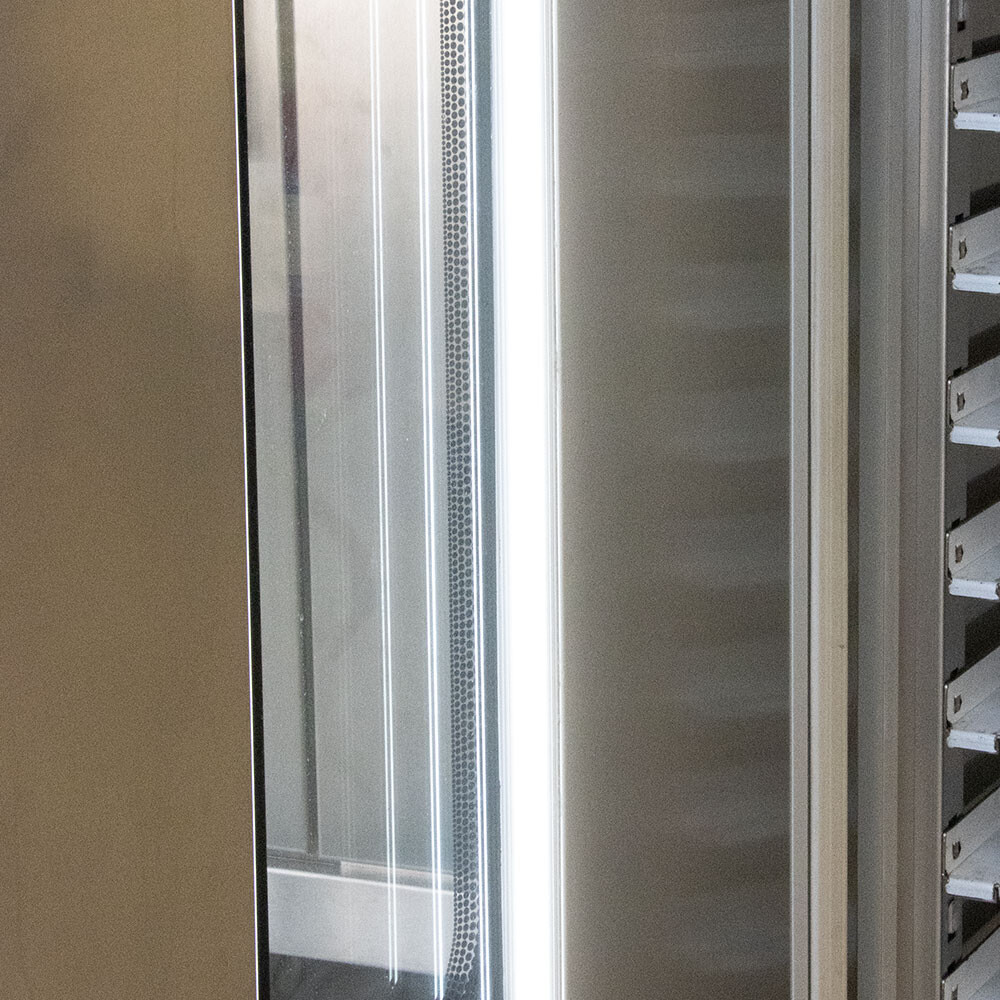 Jässkåp F200D med dubbelglas i fönstret och LED-belysning i dörren för tydlig överblick av jäsningsprocessen Sveba Dahlen