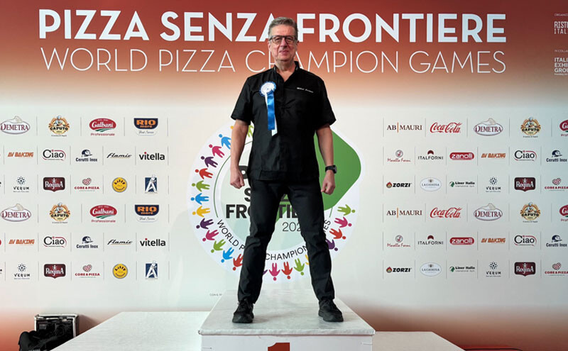 Pizzamicke mikael lundgren jury campionat del mondo di pizza sveba dahlen