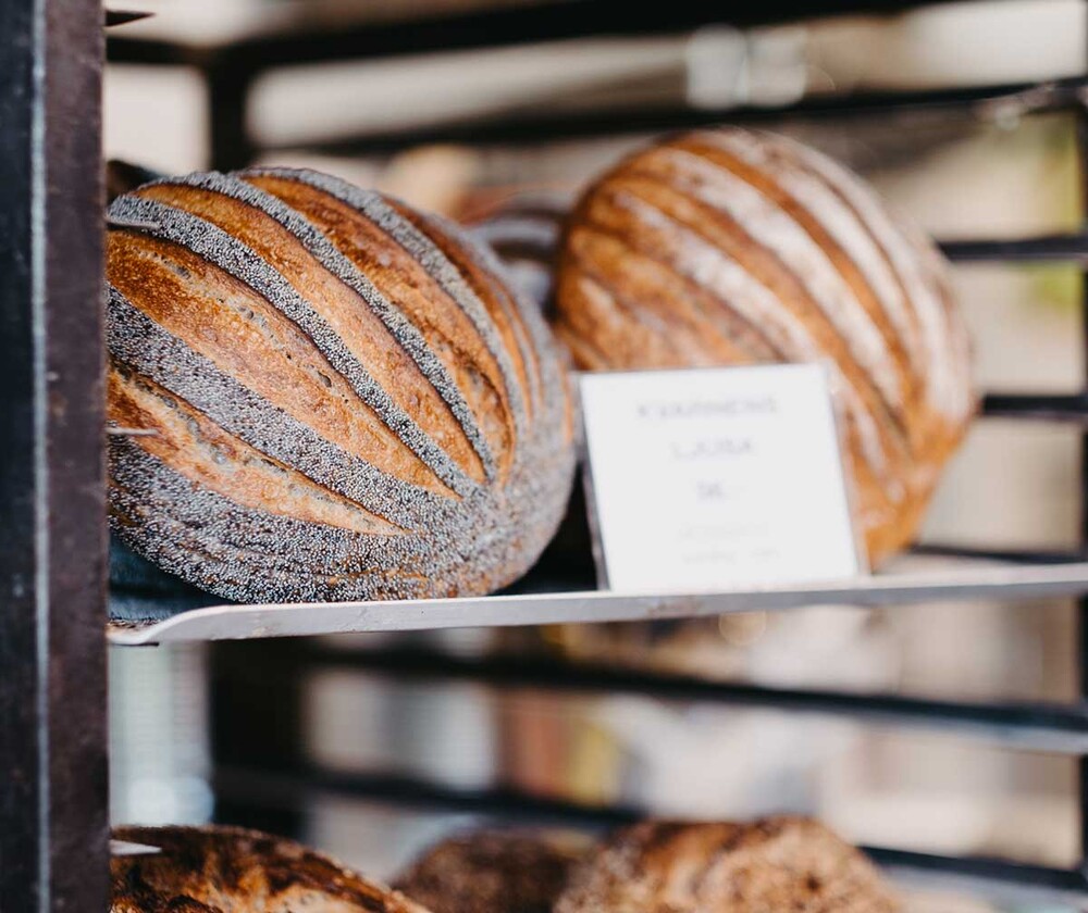 Stenugnsbakat bröd och surdegsbröd Vänga Kvarncafé Sveba Dahlen